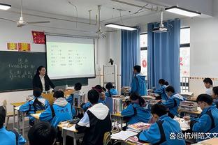 记者：安切洛蒂计划让琼阿梅尼首发出战拜仁，卡马文加作为替补